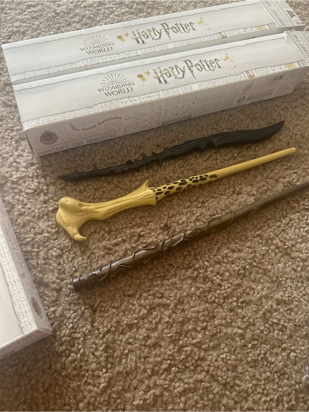Warner Bros. Harry Potter Gold & Black Collectible Wands - Wizarding World - Picture 2 of 3
